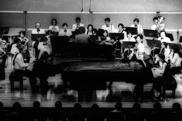 kus2pianos2002.jpg